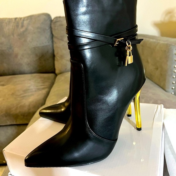 Elegant Black and Gold Heeled Boots with Pointed Toe - Picture 1 of 16